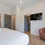 Music Abode And Cowgirl Up Dual Townhomes Nashville