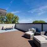 Music Abode And Cowgirl Up Dual Townhomes