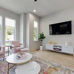 Holiday home Hey Dolly Denim Dual Townhomes