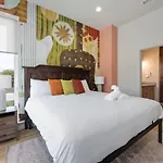 Music Abode And Cowgirl Up Dual Townhomes Holiday home Nashville