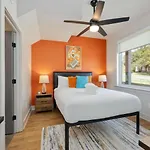 Music Abode And Cowgirl Up Dual Townhomes *