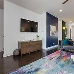 Holiday home Luxury Double Townhomes With Two Huge Sky Rooftops *
