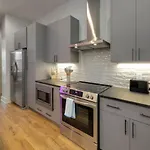 Music Abode And Cowgirl Up Dual Townhomes Holiday home *