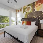 Music Abode And Cowgirl Up Dual Townhomes