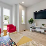 Holiday home Hey Dolly Denim Dual Townhomes