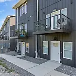 Massive 3 Bedroom With Garage Parking