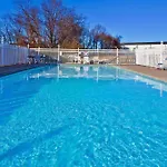 Holiday Inn Express & Suites Nashville-I-40 & I-24