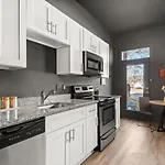 Music Row Pearls With Vandy And Belmont At Your Doorstep Apartment *