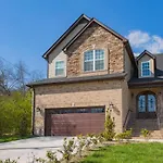 Spacious Nashville Home Sleep12