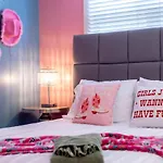 Apartment Pink Party Nashville-near Music Row Free Parking *
