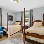 Neighborhood Retreat - Large Yard Family Fire Pit