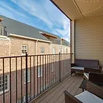 Guitar Groove King Beds Free Pking Near Music Row