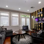 Cashville Near Music Row Private Balcony