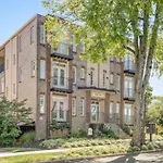 Experience Broadway - Min 2 Broadway & Restaurants