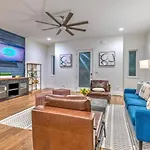 Holiday home New 4bdrm House With Views, Pool Table, 5min To Downtown! Sleeps 22!