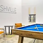 New 4bdrm House With Views, Pool Table, 5min To Downtown! Sleeps 22! Holiday home *