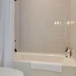 Holiday home 7Br Retreat, Rooftops, Garages, Walkable To Faves 5 Mins To Nissan Stadium, Less Than 10 Mins To Broadway, 24 Hr Hospitality, Great For Groups