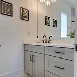 Holiday home 7Br Retreat, Rooftops, Garages, Walkable To Faves 5 Mins To Nissan Stadium, Less Than 10 Mins To Broadway, 24 Hr Hospitality, Great For Groups *