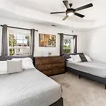 Holiday home Perfect Sleep 20 Downtown 10 Queen Beds *