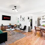 Holiday home Perfect Sleep 20 Downtown 10 Queen Beds *