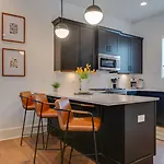 Modern 3Br With Garage, Rooftop, Near Downtown, 5 Mins To Nissan Stadium, Less Than 10 Mins To Broadway, 24 Hr Hospitality, Great For Groups