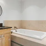 Holiday home Pool, Walk Restaurants Bars On Famous Music Row *
