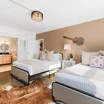 Holiday home Pool, Walk Restaurants Bars On Famous Music Row
