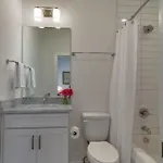 Getaway - Rooftop, Garage, Near Broadway! Holiday home *