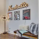 Getaway - Rooftop, Garage, Near Broadway! * Nashville