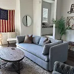 Getaway - Rooftop, Garage, Near Broadway! Holiday home *