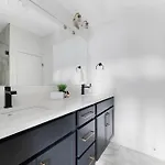 Holiday home The Bluestem - Stylish Design, Rooftop With Firepit! Nashville