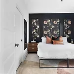Holiday home The Bluestem - Stylish Design, Rooftop With Firepit! Nashville