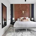 Holiday home The Bluestem - Stylish Design, Rooftop With Firepit!