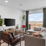 Holiday home Luxury Riverview With Patio Walk To Broadway