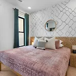 Luxury Riverview With Patio Walk To Broadway Holiday home *