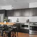 Luxury Riverview With Patio Walk To Broadway Holiday home *