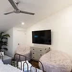 Holiday home Luxury Hillsboro Village Rooftop Retreat Sleep 12 W Chef S Kitchen Smart Tvs & Garage Walk To Vanderbilt Pancake Pantry & Boutique Shopping Minutes To Broadway 12 South & The Parthenon 24 7 Hospitality Nashville