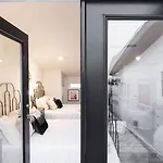 Luxury Hillsboro Village Rooftop Retreat Sleep 12 W Chef S Kitchen Smart Tvs & Garage Walk To Vanderbilt Pancake Pantry & Boutique Shopping Minutes To Broadway 12 South & The Parthenon 24 7 Hospitality * Nashville