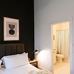 Luxury Hillsboro Village Rooftop Retreat Sleep 12 W Chef S Kitchen Smart Tvs & Garage Walk To Vanderbilt Pancake Pantry & Boutique Shopping Minutes To Broadway 12 South & The Parthenon 24 7 Hospitality Nashville