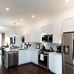 Luxury Hillsboro Village Rooftop Retreat Sleep 12 W Chef S Kitchen Smart Tvs & Garage Walk To Vanderbilt Pancake Pantry & Boutique Shopping Minutes To Broadway 12 South & The Parthenon 24 7 Hospitality Holiday home Nashville