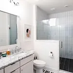 Holiday home Luxe Hillsboro Village Homes For 24 With 4 Patios, Rooftops And Garage Parking, Gourmet Kitchens And Smart Tvs, Walk To Vanderbilt, Pancake Pantry And Fido, 24hr Hospitality, 10 Min To Broadway And The Parthenon *