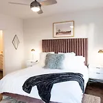 Luxe Hillsboro Village Homes For 24 With 4 Patios, Rooftops And Garage Parking, Gourmet Kitchens And Smart Tvs, Walk To Vanderbilt, Pancake Pantry And Fido, 24hr Hospitality, 10 Min To Broadway And The Parthenon *