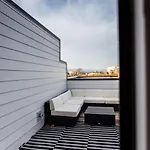 Hillsboro Village Retreat Garage Rooftop Deck Sleeps 12 Sophisticated Open Living & Gourmet Kitchen Smart Tvs Pet-friendly W Private Garage Walk To Vanderbilt Minutes To 12 South & Broadway 24 7 Hospitality