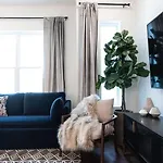 Hillsboro Village Retreat Garage Rooftop Deck Sleeps 12 Sophisticated Open Living & Gourmet Kitchen Smart Tvs Pet-friendly W Private Garage Walk To Vanderbilt Minutes To 12 South & Broadway 24 7 Hospitality Holiday home *