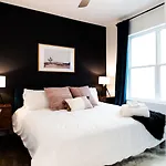 Hillsboro Village Retreat Garage Rooftop Deck Sleeps 12 Sophisticated Open Living & Gourmet Kitchen Smart Tvs Pet-friendly W Private Garage Walk To Vanderbilt Minutes To 12 South & Broadway 24 7 Hospitality Nashville