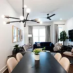 Holiday home Hillsboro Village Retreat Garage Rooftop Deck Sleeps 12 Sophisticated Open Living & Gourmet Kitchen Smart Tvs Pet-friendly W Private Garage Walk To Vanderbilt Minutes To 12 South & Broadway 24 7 Hospitality