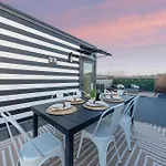 Holiday home The Camellia - Rooftop Patio & Dog Friendly! Nashville