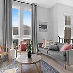Holiday home The Camellia - Rooftop Patio & Dog Friendly!