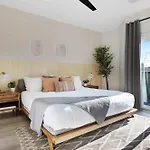 Holiday home The Camellia - Rooftop Patio & Dog Friendly! Nashville
