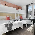 The Camellia - Rooftop Patio & Dog Friendly!